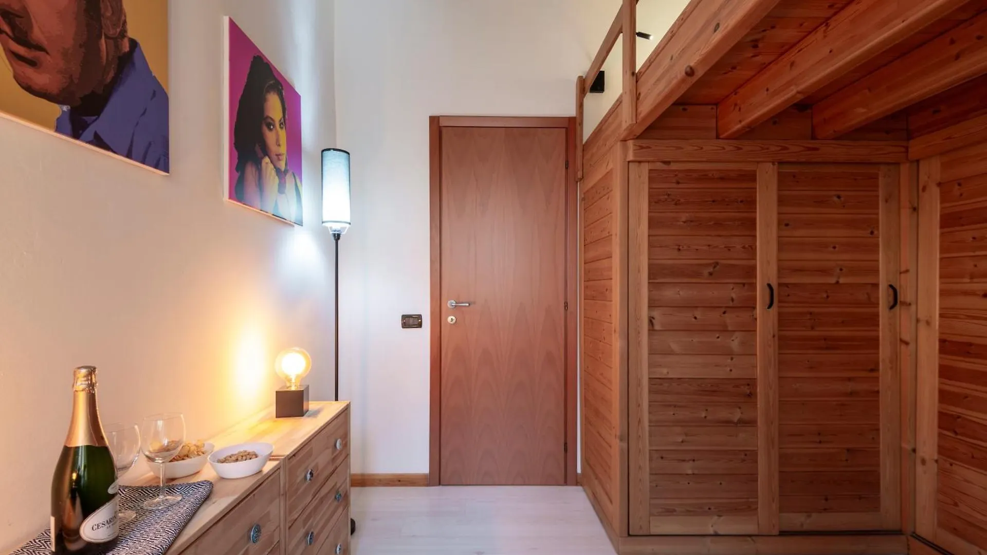 Apartament Lecco, 20 - In The Heart Of The Rainbow District Mediolan