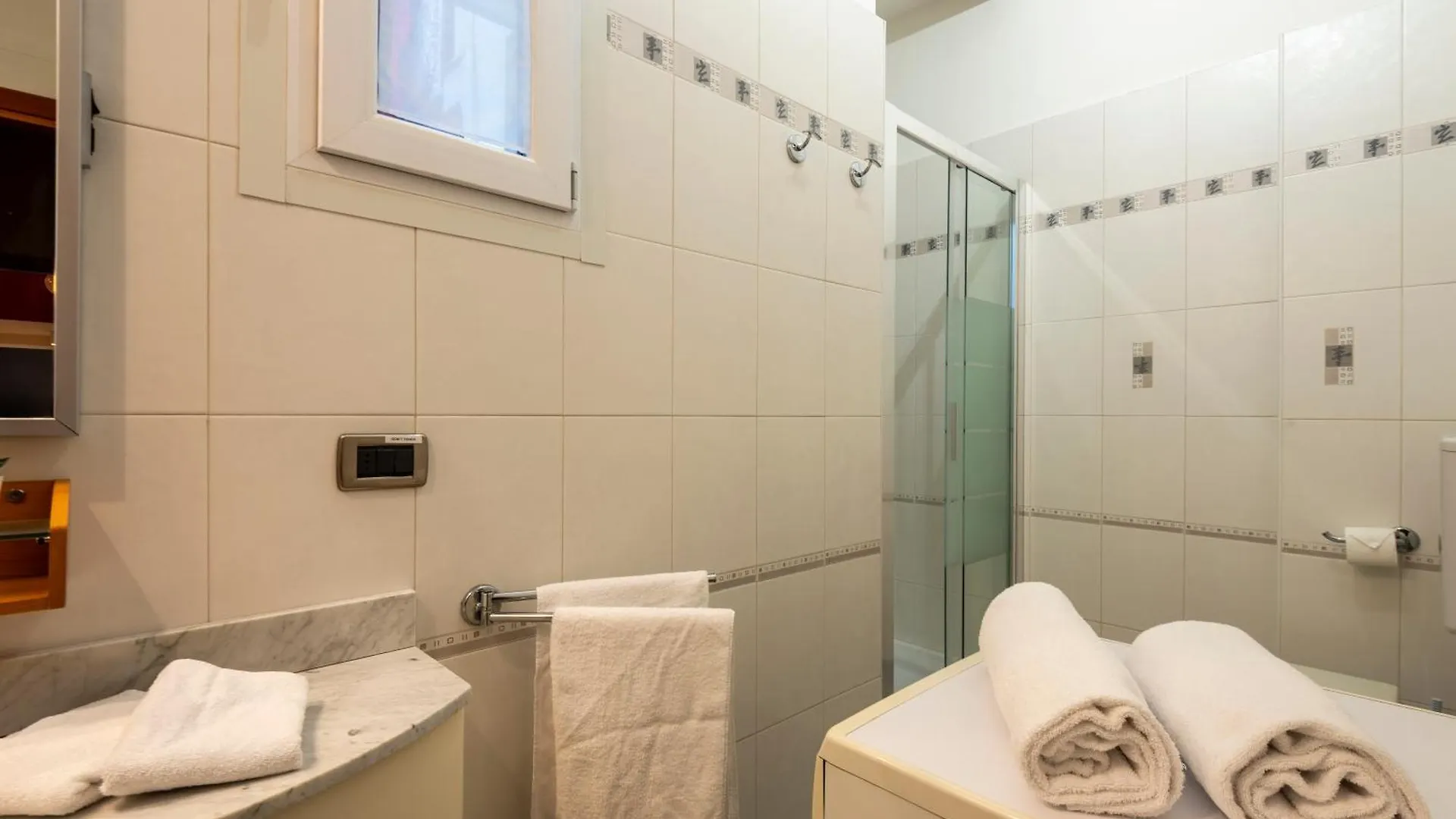 Lecco, 20 - In The Heart Of The Rainbow District Apartman Milánó