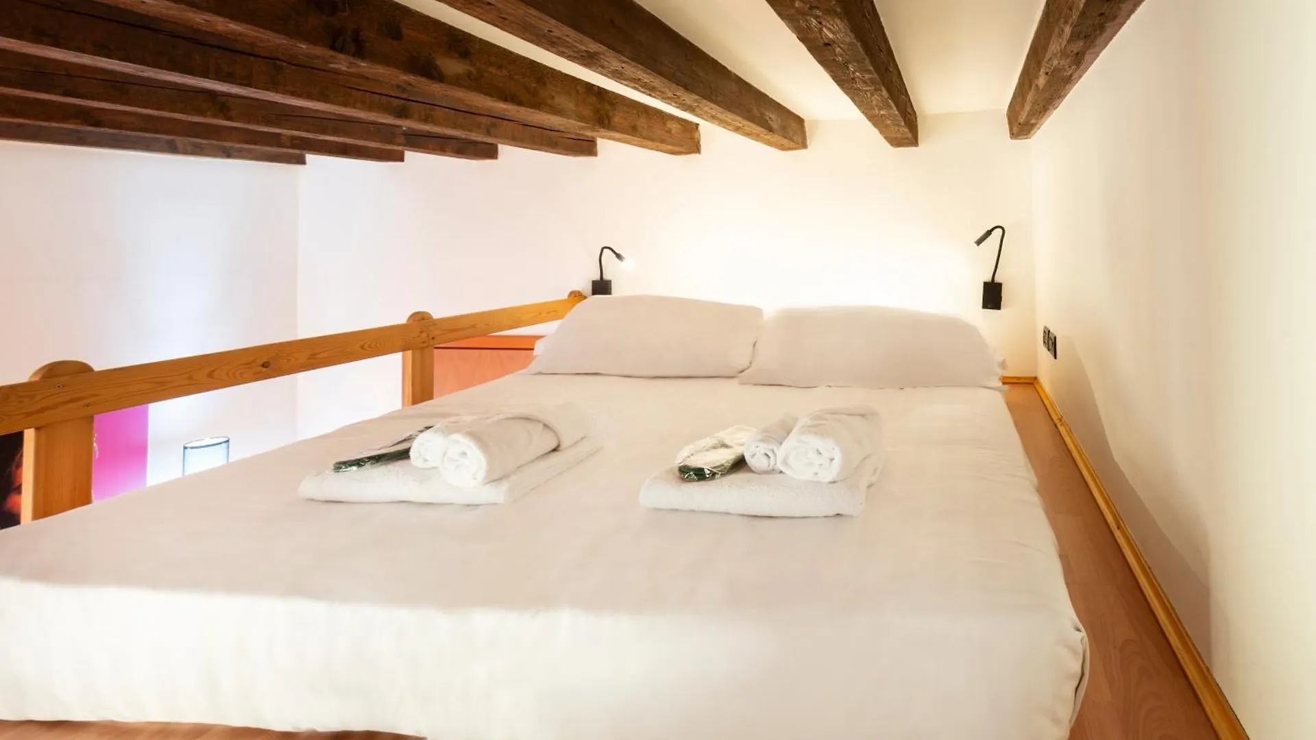 Lecco, 20 - In The Heart Of The Rainbow District Apartman Milánó