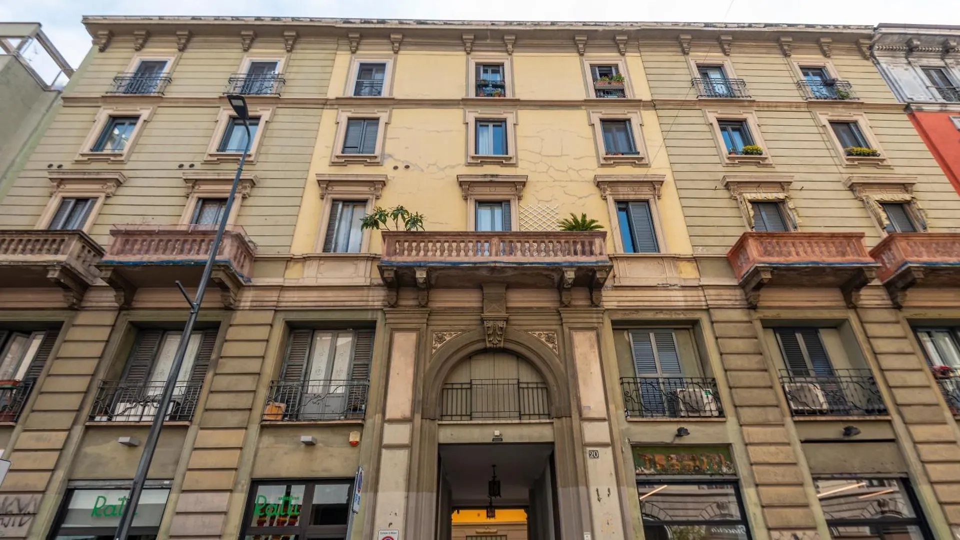 Lecco, 20 - In The Heart Of The Rainbow District Apartman Milánó